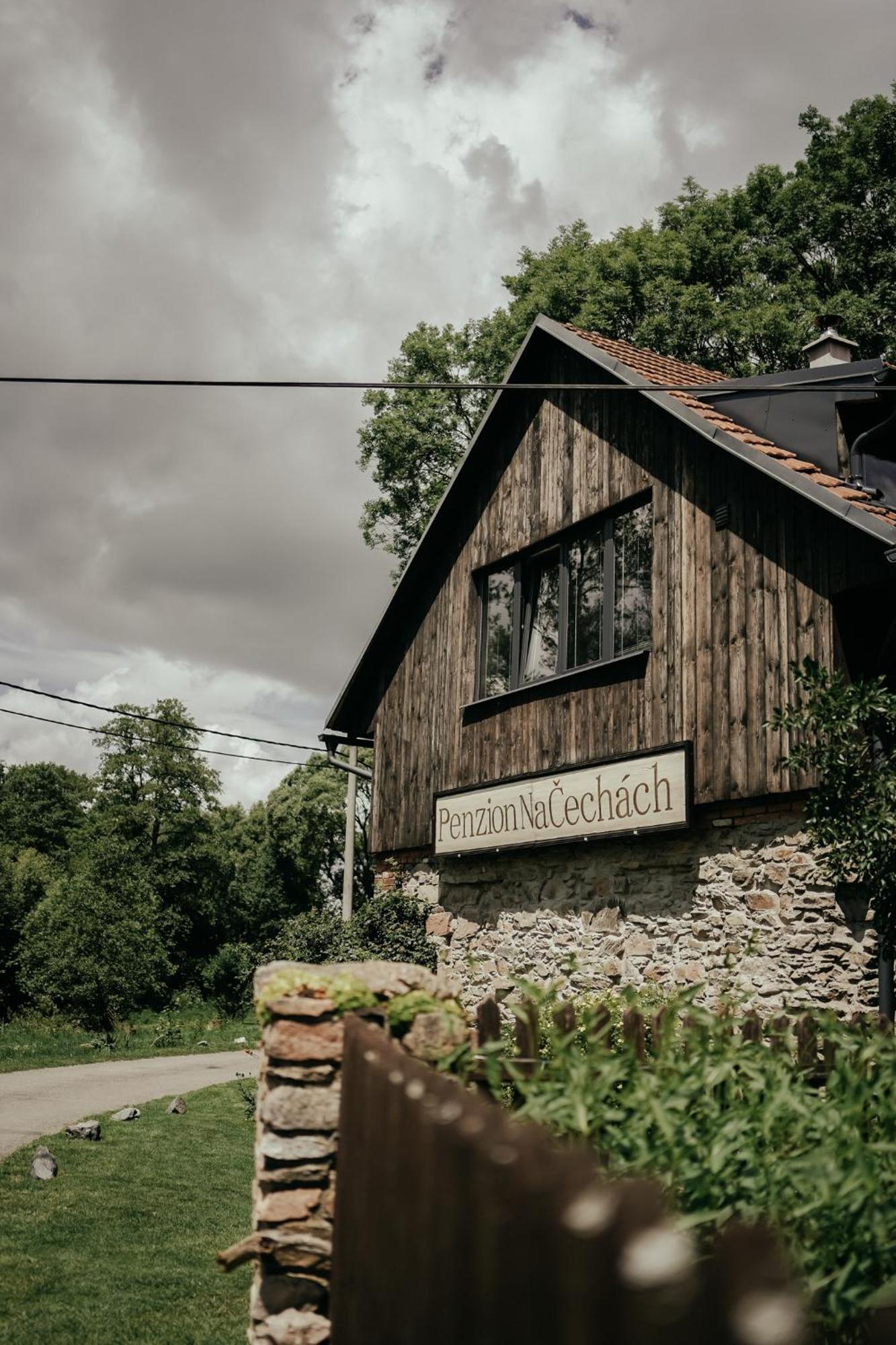 Restaurant A Penzion Na Cechach Korouhev Exterior foto