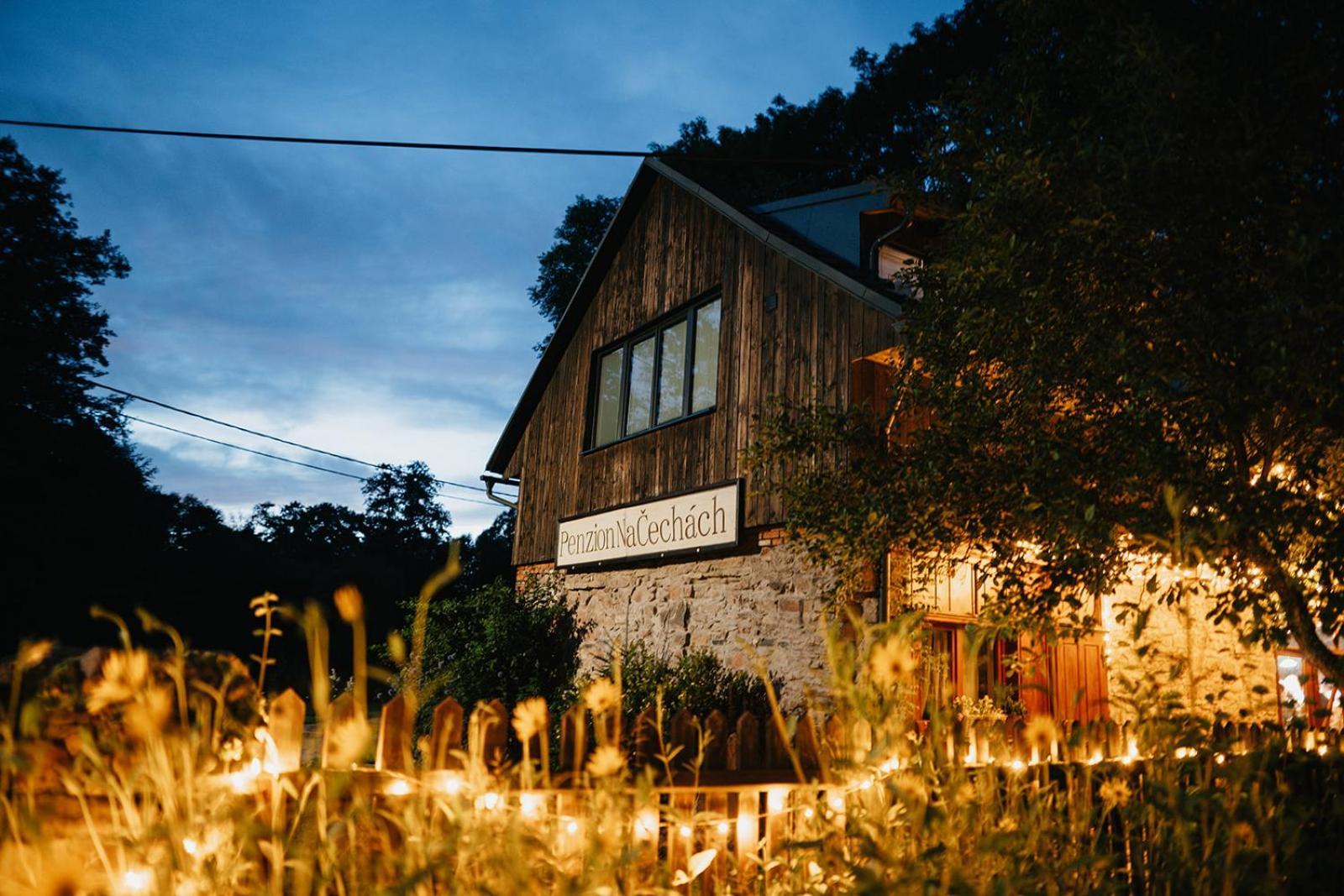 Restaurant A Penzion Na Cechach Korouhev Exterior foto