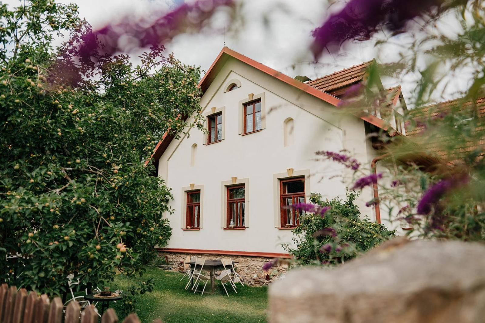 Restaurant A Penzion Na Cechach Korouhev Exterior foto